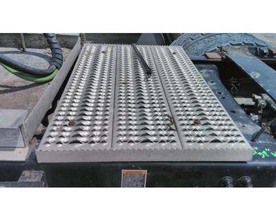 Peterbilt 579 Frame Step