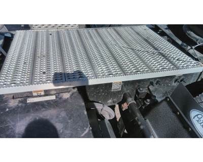 Peterbilt 579 Deck (Catwalk) Step