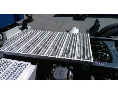 Peterbilt 579 Deck (Catwalk) Step