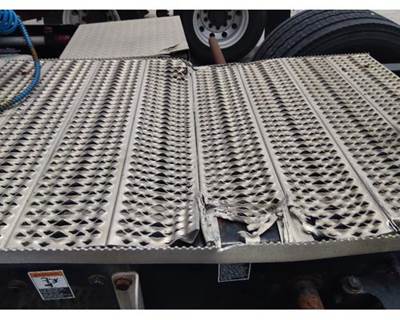 Peterbilt 587 Frame Step