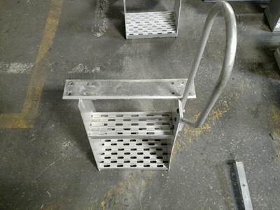 SEE PICS, LEFT RIGHT HANDLE
ALUMINUM BACK OF CAB TO GET ON TOP OF CAT WALK 