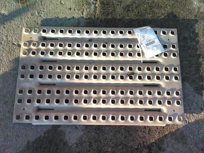 Volvo VNL Deck (Catwalk) Step