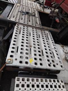 Volvo VNL Right Deck (Catwalk) Step