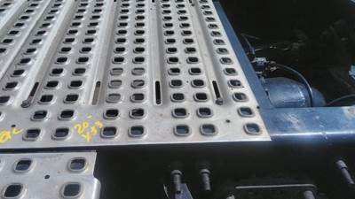 Volvo VNL Deck (Catwalk) Step