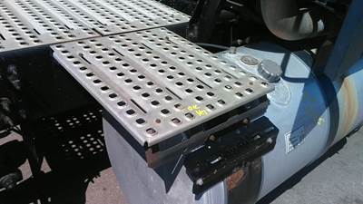 Volvo VNL Right Deck (Catwalk) Step