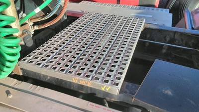 Volvo VNL Deck (Catwalk) Step