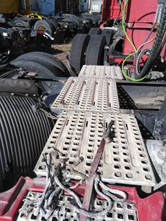 Volvo VNL Deck (Catwalk) Step