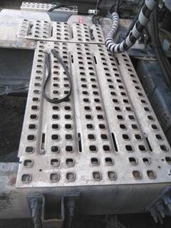 Volvo VNL Deck (Catwalk) Step