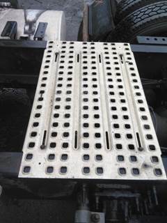 Volvo VNL Deck (Catwalk) Step