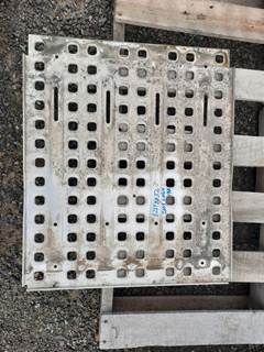 Volvo VNL Deck (Catwalk) Step