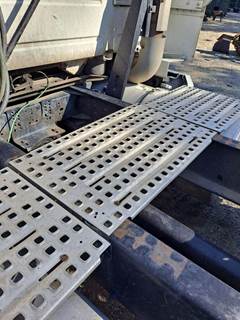 Volvo VNL Deck (Catwalk) Step