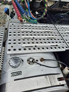 Volvo VNL Left Deck (Catwalk) Step