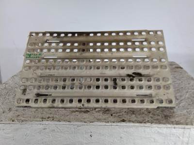 Volvo VNL Deck (Catwalk) Step