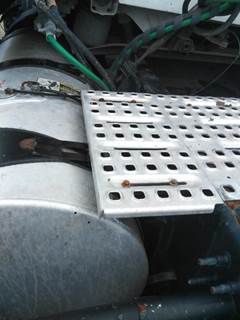 Volvo VNL Deck (Catwalk) Step