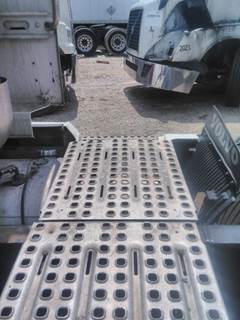 Volvo VNL Right Deck (Catwalk) Step