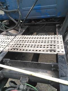 Volvo VNL Deck (Catwalk) Step