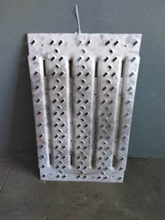 Volvo VNL Deck (Catwalk) Step