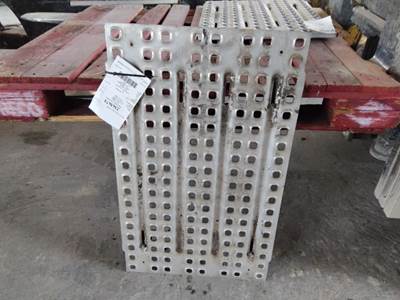 Volvo VNL Deck (Catwalk) Step