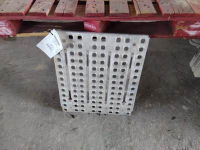 Volvo VNL Deck (Catwalk) Step