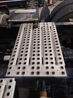 Volvo VNL Deck (Catwalk) Step