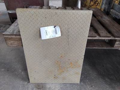 Volvo VNL Deck (Catwalk) Step