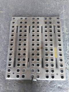 Volvo VNL Deck (Catwalk) Step