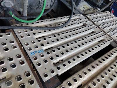 Volvo VNL Deck (Catwalk) Step