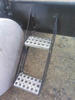 Volvo VNL Left Frame Step