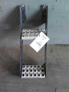 Volvo VNL Left Frame Step