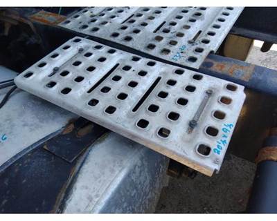 Volvo VNL Deck (Catwalk) Step