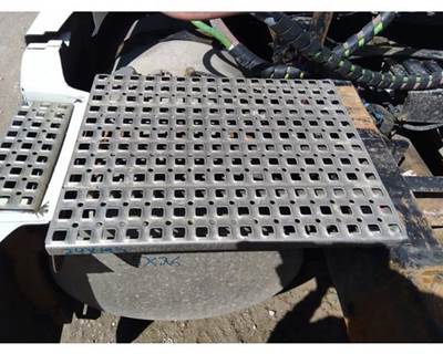 Volvo VNL Left Deck (Catwalk) Step