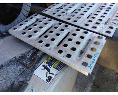 Volvo VNL Deck (Catwalk) Step