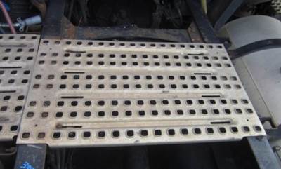 Volvo VNM Deck (Catwalk) Step