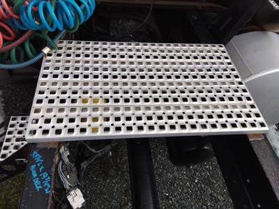 Volvo VNM Deck (Catwalk) Step