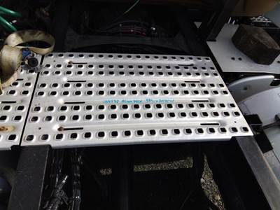 Volvo VNM Deck (Catwalk) Step