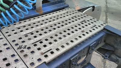 Volvo VNM Deck (Catwalk) Step