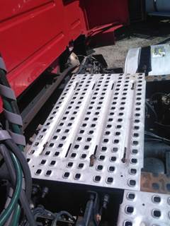 Volvo VNR Deck (Catwalk) Step