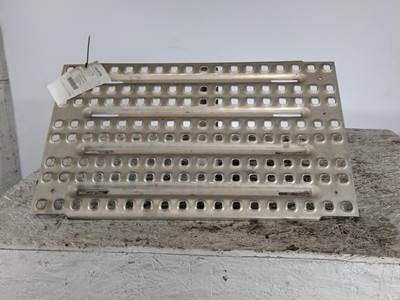 Volvo VNR Deck (Catwalk) Step