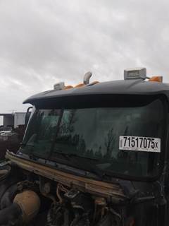 Mack Pinnacle CXU613 Exterior Sun Visor for a Mack CXU613