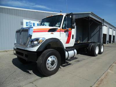 International 7600 Tanker Truck