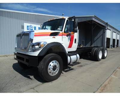 International 7600 Tanker Truck