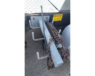 Freightliner Cascadia 125 Right Tire Chain Hanger