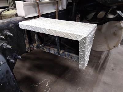 Freightliner Cascadia 126 Tire Chain Hanger