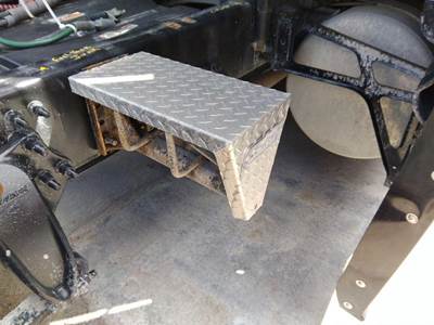 Freightliner Cascadia 126 Tire Chain Hanger