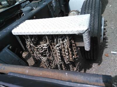 Kenworth T660 Tire Chain Hanger