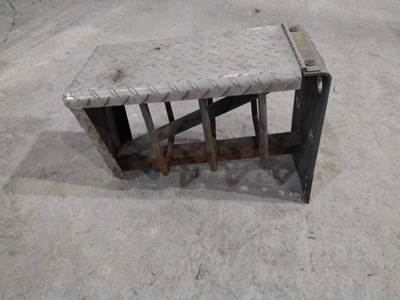 Kenworth T680 Tire Chain Hanger