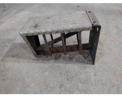 Kenworth T680 Tire Chain Hanger