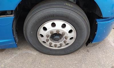 USED BRIDGESTONE R213 STEER TIRE W/ WHEEL 

17/32