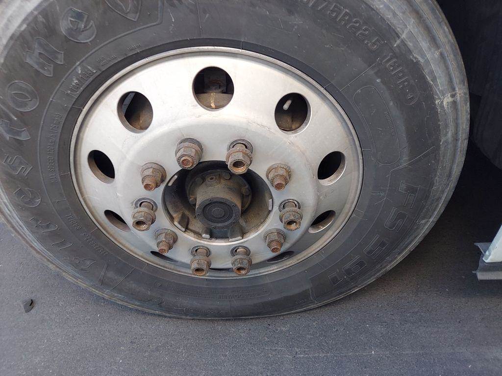 2015 Volvo VNL Tire & Rim For Sale Stockton, CA 2279814