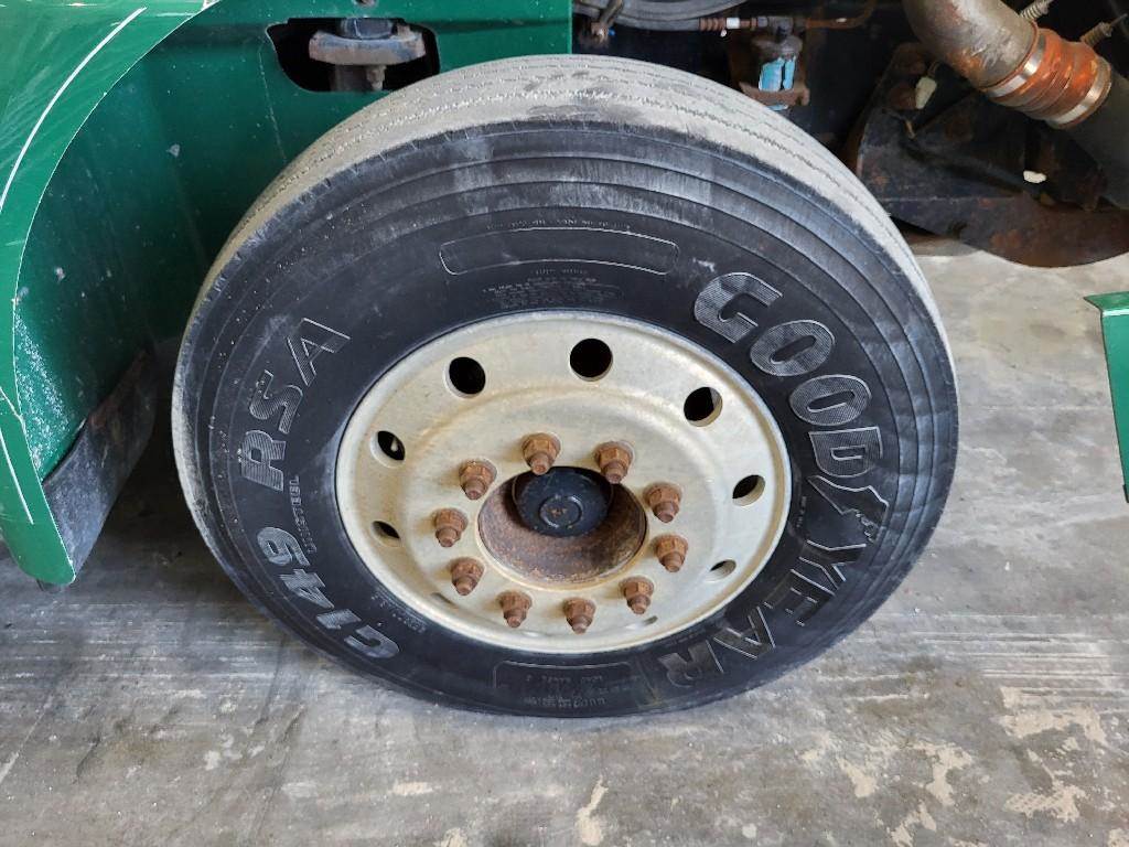 2005 USED 11R22.5 GOODYEAR STEER TIRE. 12/32 TREAD DEPTH For Sale Wykoff, MN 2244453